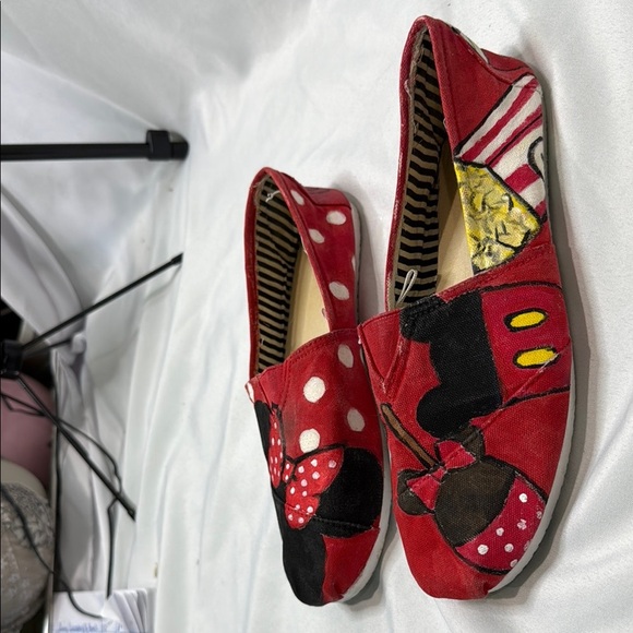 Minnie Mouse Disney Hand-Painted Women’s Shoes, size 8, snacks theme, Preowned - Picture 4 of 16